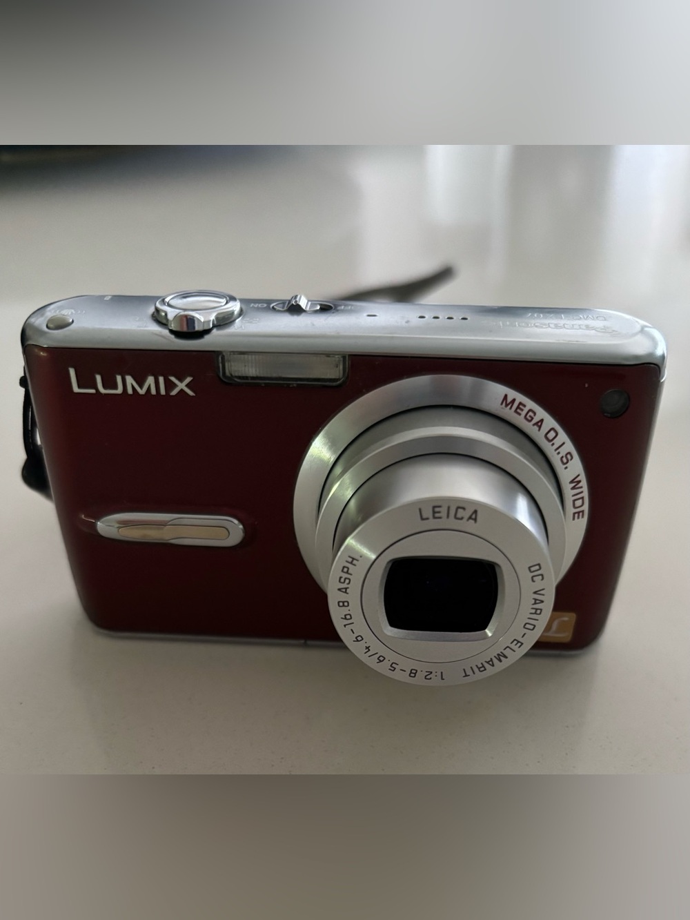Panasonic DMC-FX07 Compact Digital Camera in Red - Picture 3 of 7